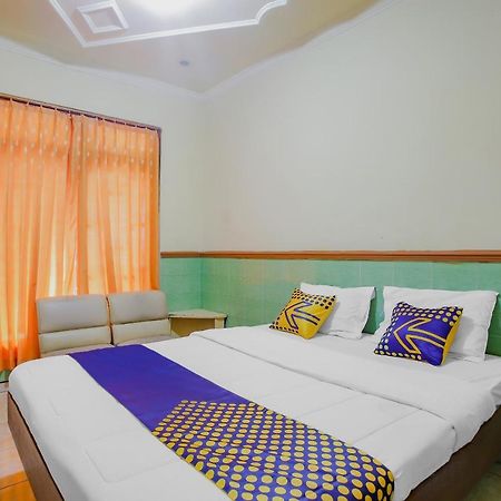 Spot On 90092 Dewi Safitri Hotel Semarang Exterior photo