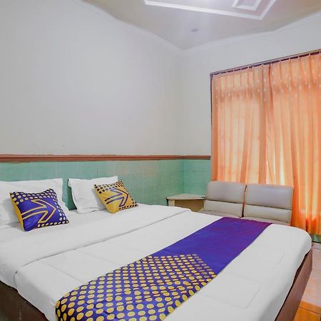 Spot On 90092 Dewi Safitri Hotel Semarang Exterior photo