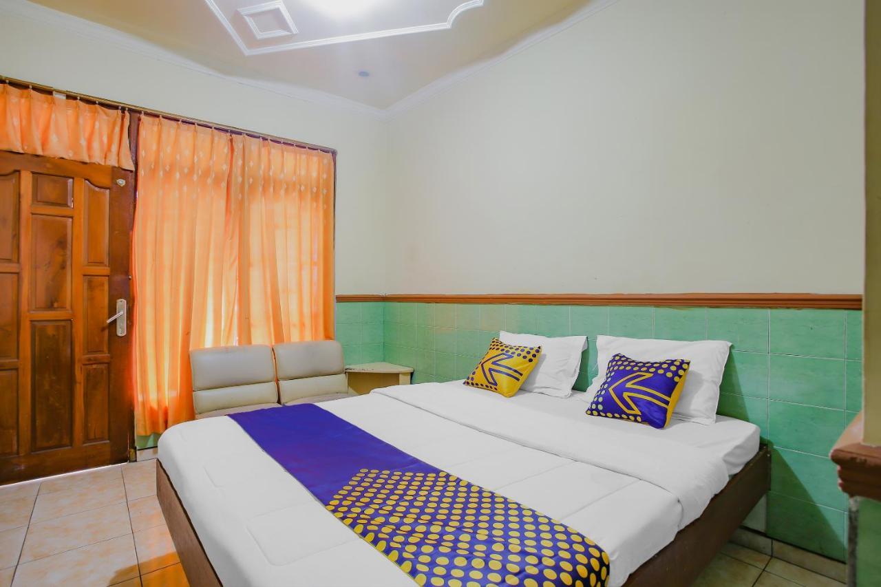 Spot On 90092 Dewi Safitri Hotel Semarang Exterior photo