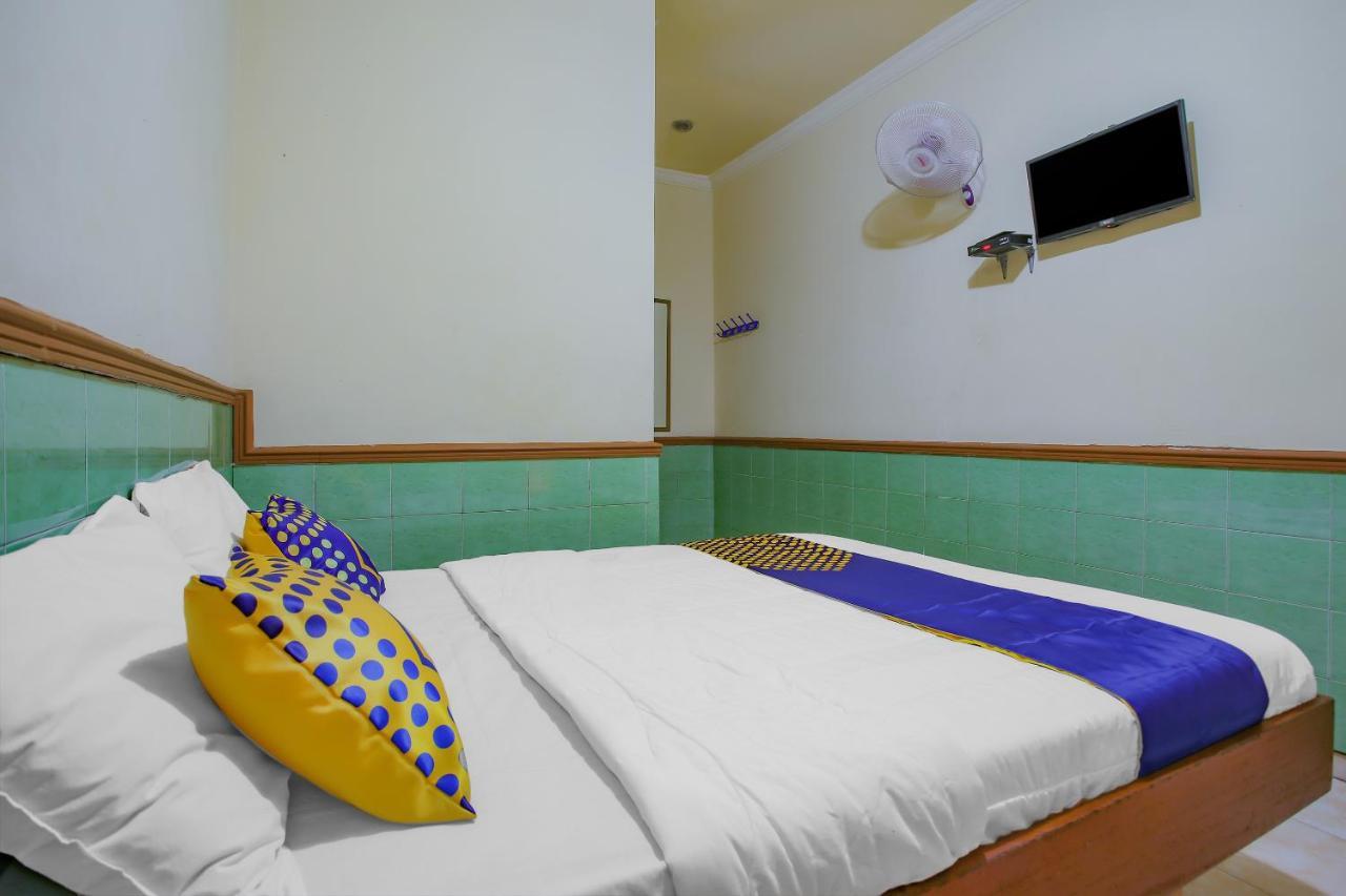 Spot On 90092 Dewi Safitri Hotel Semarang Exterior photo