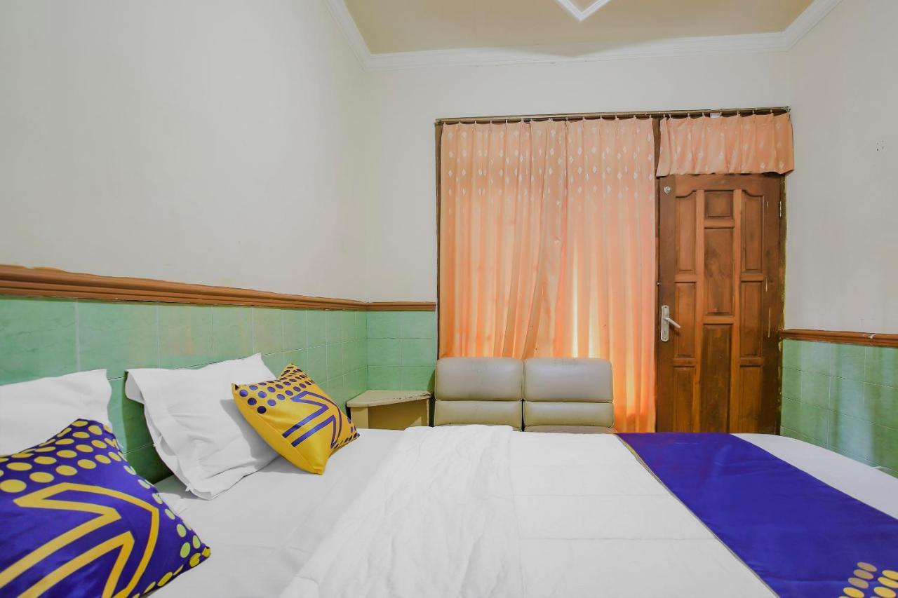 Spot On 90092 Dewi Safitri Hotel Semarang Exterior photo