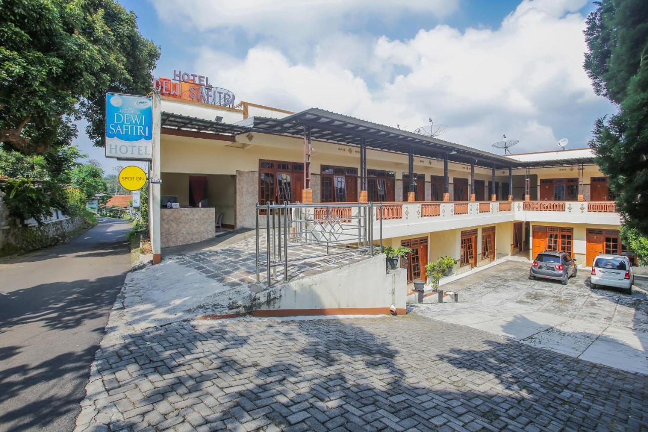 Spot On 90092 Dewi Safitri Hotel Semarang Exterior photo