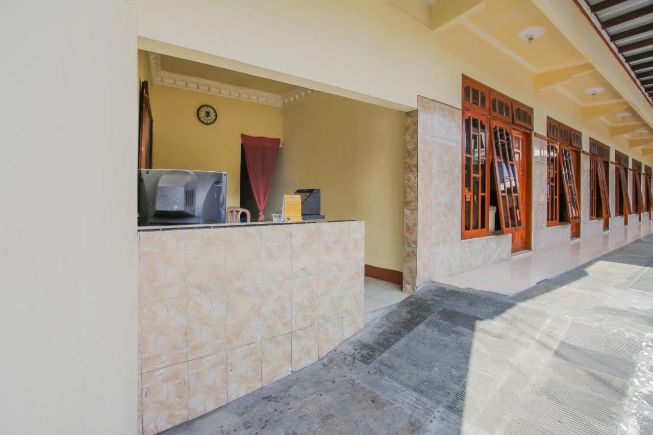 Spot On 90092 Dewi Safitri Hotel Semarang Exterior photo