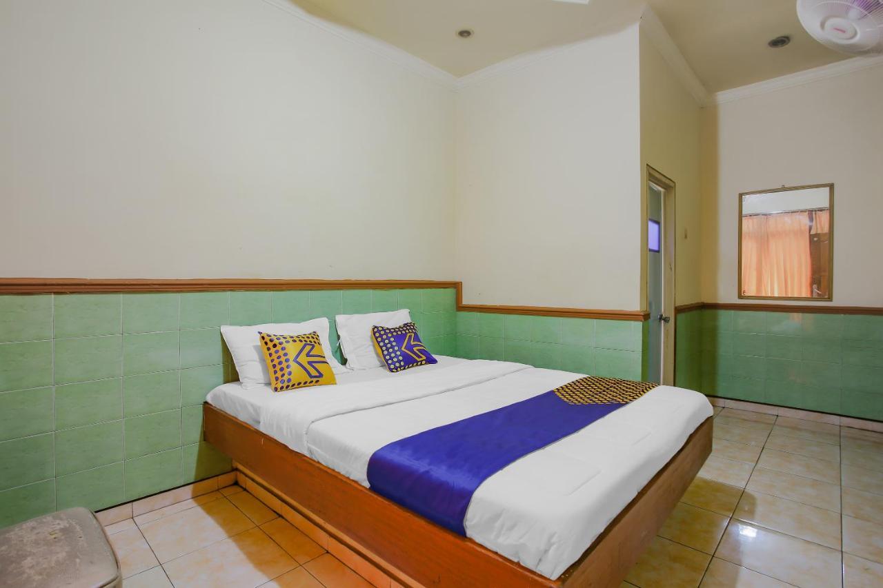 Spot On 90092 Dewi Safitri Hotel Semarang Exterior photo