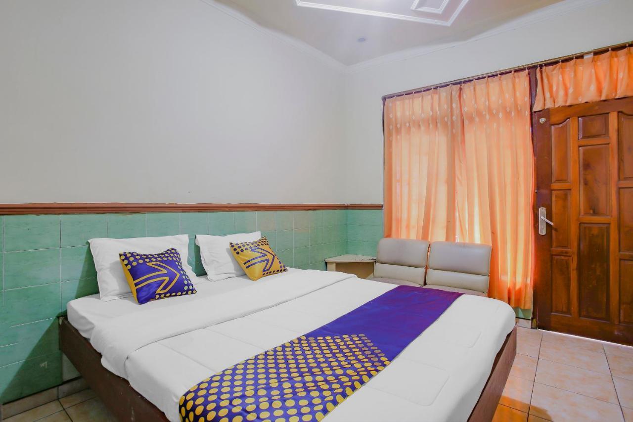 Spot On 90092 Dewi Safitri Hotel Semarang Exterior photo