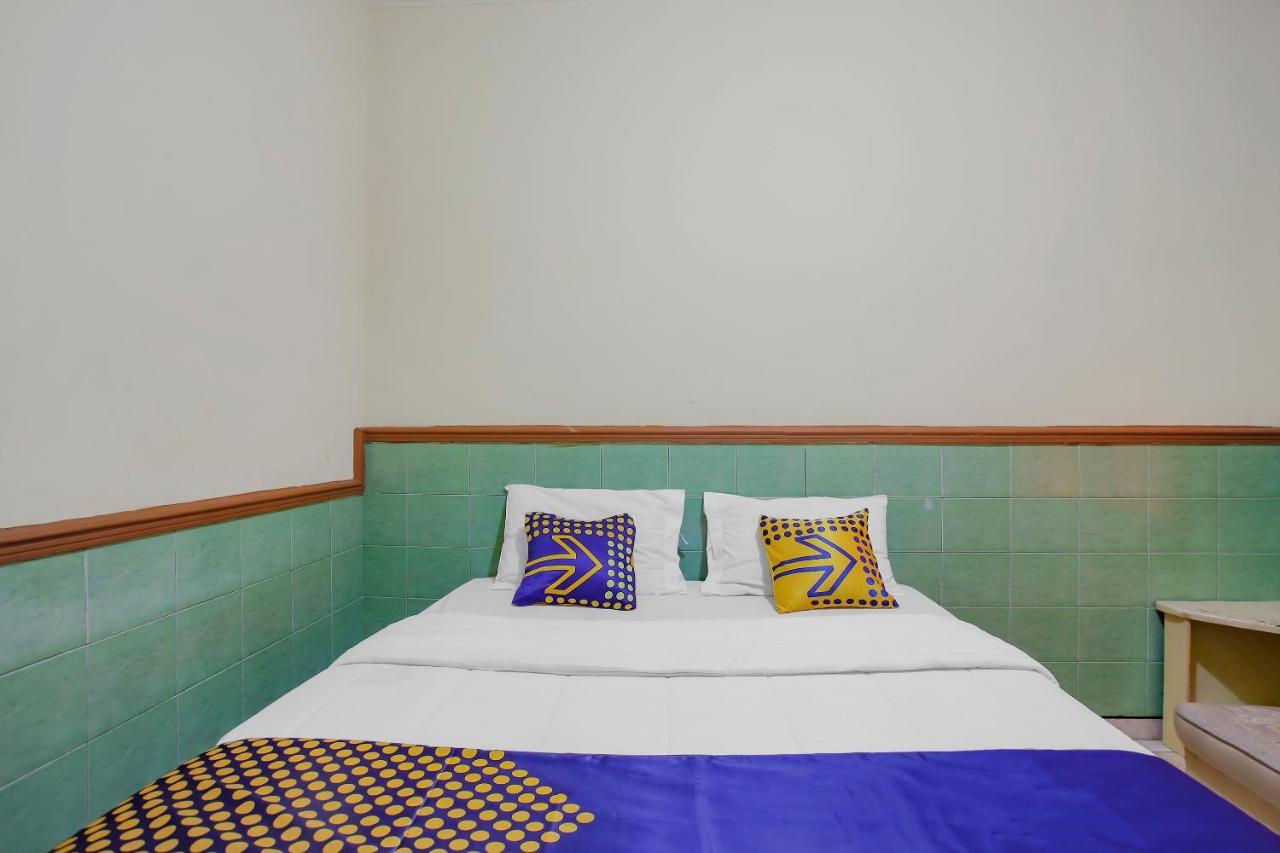 Spot On 90092 Dewi Safitri Hotel Semarang Exterior photo