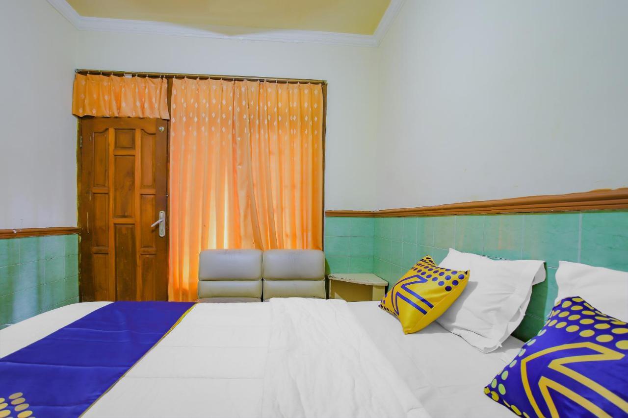 Spot On 90092 Dewi Safitri Hotel Semarang Exterior photo