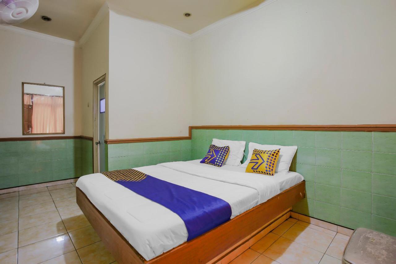 Spot On 90092 Dewi Safitri Hotel Semarang Exterior photo
