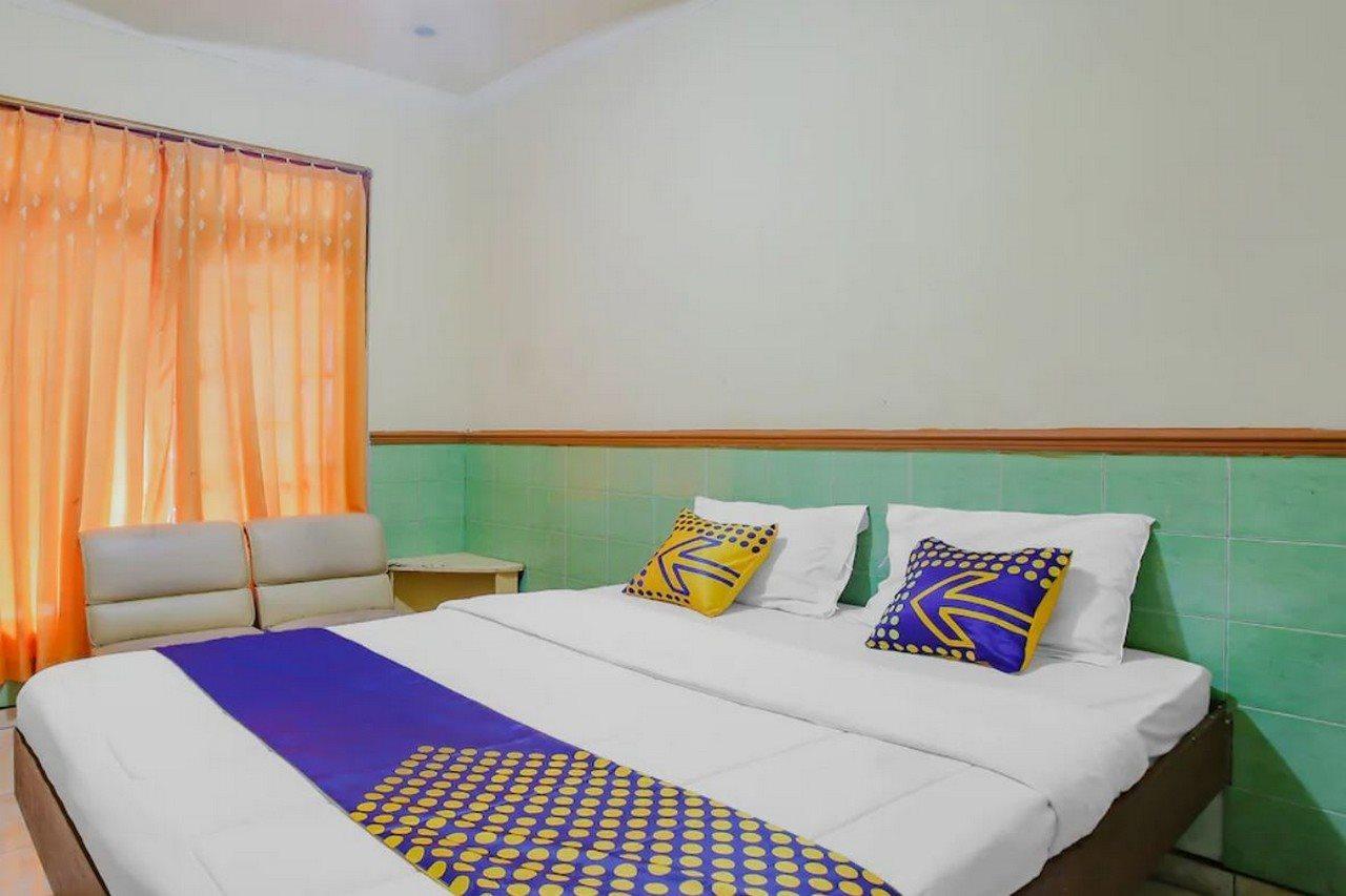 Spot On 90092 Dewi Safitri Hotel Semarang Exterior photo
