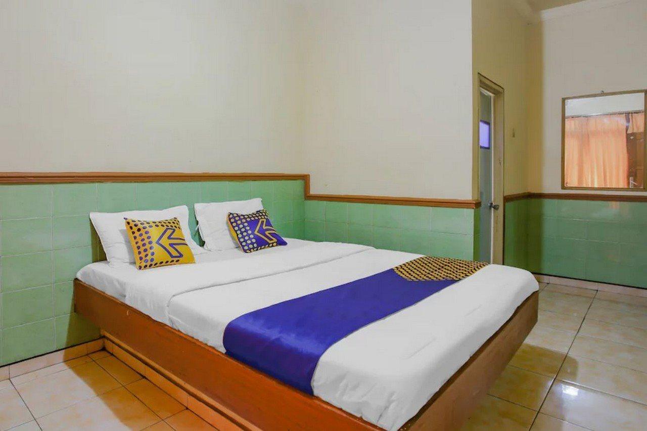 Spot On 90092 Dewi Safitri Hotel Semarang Exterior photo